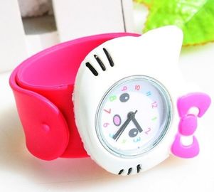 Klasik silikon kayış kristal Lady Hello Kitty / tokat / hediyeler şık silikon Bileklik izle