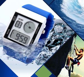 İki Zaman Dilimi Sporu Mutiffonksiyonlu Dijital Saatli Plastik Kayışlı, 5 Renkli Arka Aydınlatma İle