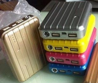 Profesyonel Trunk Shape Güç Bankası Pil, 8800mAh Çift USB Güç Bankası