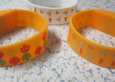 Adverting Hediyesi için Sarı İpek Baskılı 2.25cm Genişlik Silikon Spor Bileklik Saatleri